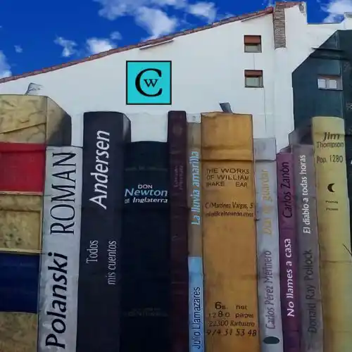 Fachada exterior del Centro 'Tu lugar de trabajo', con libros gigantes y el logo del centro.
