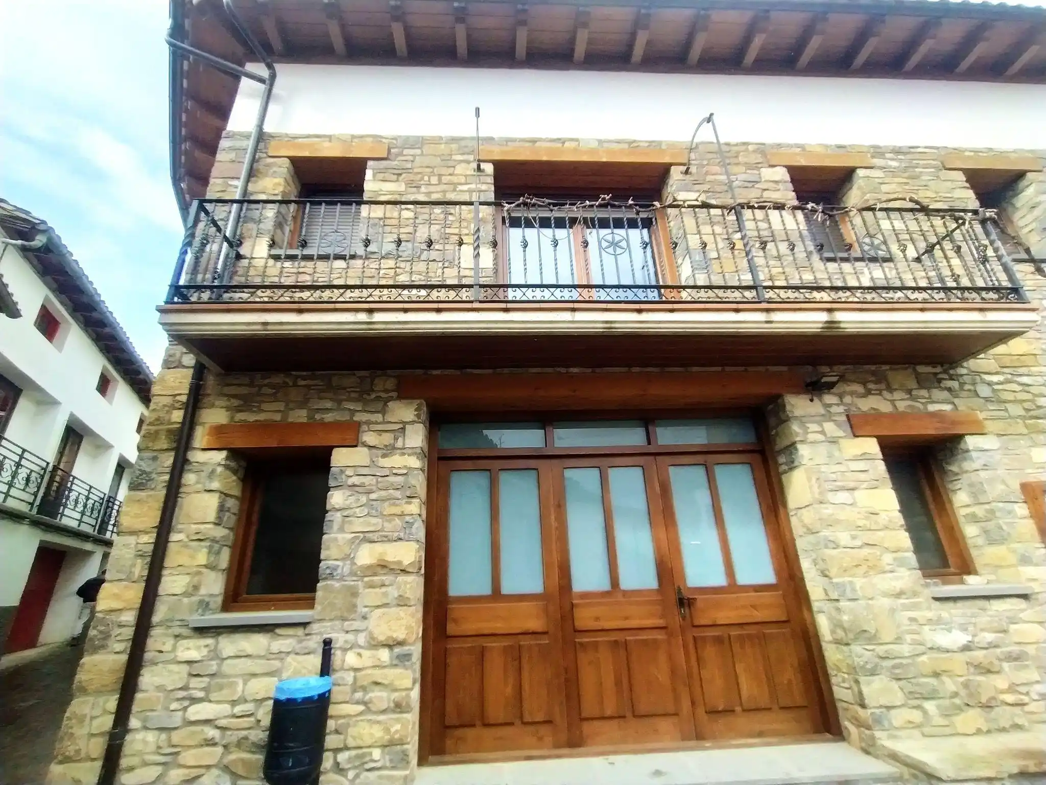 Fachada del centro Arna