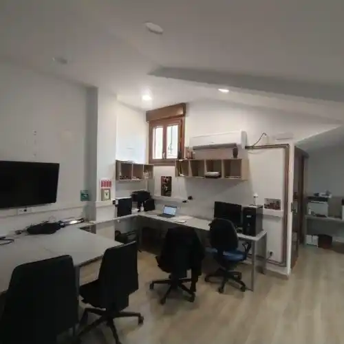 Oficina dentro del centro Arna