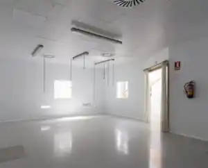 Espacio vacío con luz natural en el Centro Huesca.