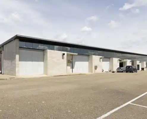 Naves industriales del CEE Aragón, con amplios espacios de trabajo.