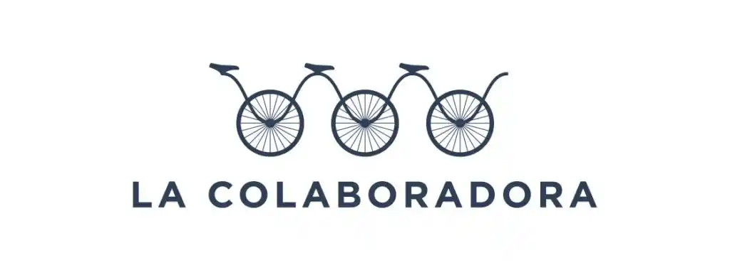 Logo de 'La Colaboradora', parte del Centro Zaragoza Activa, representado con tres bicicletas estilizadas.